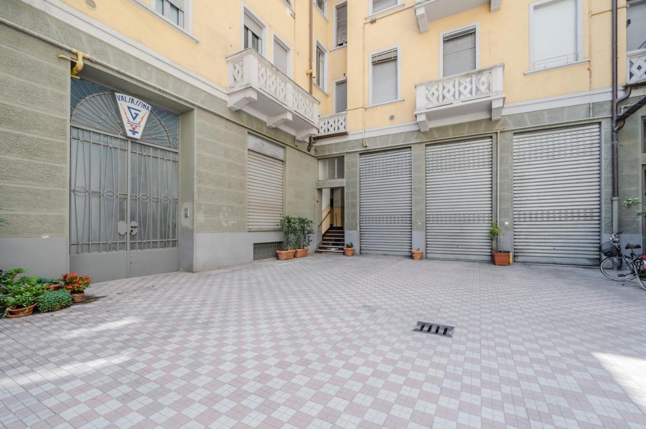 Lovely Apartment In Milano-Porta Romana W/ Balcony Milão Exterior foto